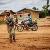 Fuerzas de paz sudafricanas de la Brigada de Intervención de Fuerzas de las Naciones Unidas (FIB) patrullan por la ciudad de Oicha, provincia de Kivu Norte, República Democrática del Congo.