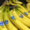 En la década de los 90, la multinacional Chiquita Brands les pagó a las Autodefensas Unidas de Colombia para "proteger" a sus empleados de la violencia en la zona bananera del Urabá. Este grupo paramilitar es el responsable de miles de muertes en el país.