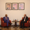 Luis Gilberto Murillo, ministro de Relaciones Exteriores de Colombia, reunido con su homólogo de Palestina, Ayman Al-Safadi.