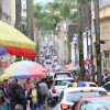 En la foto, la carrera 23 de Manizales, uno de los focos del trabajo informal de la ciudad. Según el DANE, la capital caldense tuvo el mayor desempleo del Eje Cafetero entre marzo y mayo del 2024.