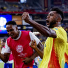 Miguel Borja celebra con Yerry Mina.