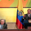  El presidente de Colombia, Gustavo Petro (d) habla junto al presidente del Senado, Iván Name (i), durante la instalación de las sesiones ordinarias del Congreso.