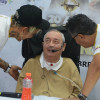 El profesor Luis Fernando Montoya con Dayro Moreno (i) y César Hernández, dos jugadores que integraron el plantel del Once Caldas que ganó la Copa Libertadores del 2004. 