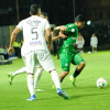 Iván Rojas va a la marca de un rival de La Equidad. El Blanco empató 1-1 con el onceno capitalino en el Olaya Herrera de Bogotá.