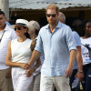  Los duques de Sussex, el príncipe Harry y Meghan, recorren las calles durante una visita este sábado a San Basilio de Palenque (Colombia). 