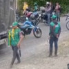 Un camión y varias motos impiden el paso desde Marsella (Risaralda) hasta Pereira.