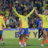 Jugadoras de Colombia celebraron el triunfo 1-0 ante Camerún.