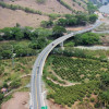 Antes de viajar, infórmese sobre las empresas de transporte de pasajeros que están frenadas en el corredor Eje Cafetero, Valle del Cauca y Antioquia por el paro camionero. En la foto, el sector El Palo de la concesión Pacífico Tres, que conduce de Manizales a Medellín.