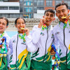 Valentina Villa, Mariana Quiroga, Martín Guevara y David Aguirre posan para foto con la medalla de oro. Ganaron ayer, en Chinchiná, la prueba de relevos en el triatlón de los I Juegos Nacionales Juveniles. 