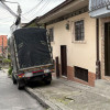 Fotos | Luis Fernando Trejos | LA PATRIA  Esta es la calle en la que los carros parquean constantemente en el andén.