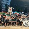 Decenas de hinchas del Once Caldas fueron hasta el hotel del equipo en Chile para alentarlo antes del partido por Copa Sudamericana ante Unión Española.