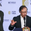 Álvaro Leyva (izq.), excanciller colombiano, y Gustavo Petro, presidente de la República.