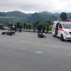 En el accidente de tres motos en Manizales, cuatro personas sufrieron lesiones.