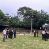 La cancha en la que ocurrió el asesinato de tres personas en Ecuador.