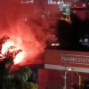 En el barrio San Joaquín varias máquinas de bomberos intentan controlar un incendio 