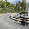 La vía de descenso a la carretera Panamericana es de alto flujo vehicular, donde se evidencia el exceso de velocidad.