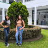 María Fernanda Valenzuela y Angeline Angulo, ambas estudiantes de Ciencias de la Comunicación, llegaron a la Escuela de Comunicación Social y Periodismo de la Universidad de Manizales. 
