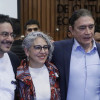 Foto | EFE | LA PATRIA El precandidato a la presidencia de Colombia, Iván Cepeda, junto a María José Pizarro y Gustavo Bolívar, quienes se adhirieron a su campaña para enfrentar a Daniel Quintero. 