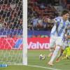 Maher Carrizo de Argentina celebra un gol este sábado, durante un partido de cuartos de final de la Copa Mundial Sub-20 entre México y Argentina en el estadio Nacional Julio Martínez Prádanos en Santiago (Chile).