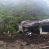 El derrumbe ocurrió en el sector Culebrero, del barrio Galán de Manizales. Una casa se destruyó por completo, otra parcialmente y la cancha local también fue afectada.