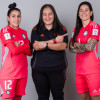 La manizaleña Bibiana Martínez, entrenadora de arqueras de la Selección Colombia de Fútbol Sala, con sus pupilas Allison Olave y Paula Valencia. Están listas para debutar este sábado en la Copa Mundial Femenina de Futsal de la FIFA.