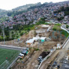 Cambian escombros por ilusiones. La construcción del parque Metropolitano, cerca de la cancha sintética de Arrayanes, entusiasma a cinco comerciantes y visitantes consultados. Los trabajos avanzan en la antigua escombrera. Además, la Alcaldía de Manizales responde a denuncias por impagos en la obra. Así se vería el proyecto.