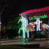 La chispa navideña resiste tres robos. La Navidad del parque San José vive en las sombras por culpa de ladrones, asegura la Alcaldía de Manizales. El alumbrado navideño está instalado, pero ha sufrido tres robos de cableado.