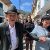 Don Miguel, de 98 años, demuestra que Neira tiene abuelos para rato. Este homenaje confirma que la edad es solo un número lleno de energía.