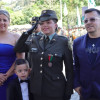 Fotos| LA PATRIA  Patrullera Laura Valentina Muñoz Naranjo, de 27 años, primer puesto del grupo de 924 graduados en la Escuela de Carabineros Alejandro Gutiérrez. Fue quinta en el país. La acompañan su madre, Olga Lucía Naranjo Monroy; su hijo, Martín Pineda Muñoz; y su papá, Johany Muñoz Lara.