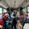 “Estamos invitando a los ciudadanos a utilizar el transporte público legal de la ciudad: buses, busetas, colectivos y taxis", señala un agente e tránsito.