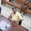 El fiscal recordó que el señor ha pasado varias veces por las salas de audiencias. Primero, por intentar entrar droga a una sala de retenidos. Se legalizó su aprehensión y quedó libre.