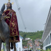 Feligreses en Neira asistieron a la procesión de Domingo de Ramos que, a pesar de los percances, logró terminar su recorrido en la parroquia San Juan Bautista. 