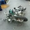 En el accidente entre dos motos y un carro murió una persona y dos resultaron heridas.