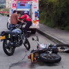 Tres motocicletas y un carro particular resultaron involucrados en el choque, en el que dos personas sufrieron lesiones.
