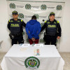 La captura la adelantaron en el sector Paso del Pollo, en Risaralda (Caldas). Los seguimientos permitieron determinar que el 4 de marzo vendió cocaína y sus derivados, con un peso de 1,6 gramos