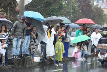 La exposición al agua, muy común en Manizales, expone a los espectadores de los eventos feriales. Eso y las aglomeraciones facilitan el desarrollo de cuadros gripales y de condiciones como la amigdalitis, la faringitis, entre otras.