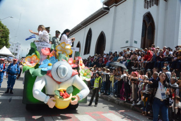 El Salvador y Ecuador no pararon de mostrar su afecto a la gente que las aclamaba en el Parque Caldas. 