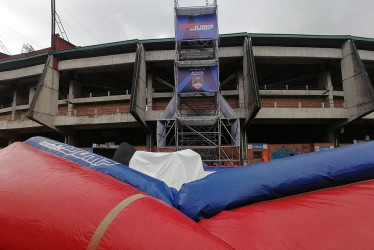 En esta atracción, ubicada en Palogrande, resultó lesionada la menor. Las autoridades anunciaron medidas, pero el Bag Jump continuará.