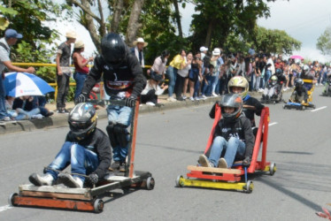 Los carritos de balineras, que emocionan a propios y extraños, empezarán este martes por las empinadas calles de la ciudad. 