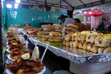 Durante la Feria de Manizales, la carrera 23 de Manizales ofrece una amplia oferta de comidas para todo tipo de público
