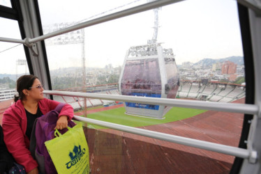 Desde la línea 3 del cable aéreo se observa el estadio Palogrande. 