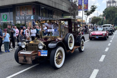 Siga la transmisión en vivo del Desfile de Autos Clásicos y Antiguos.
