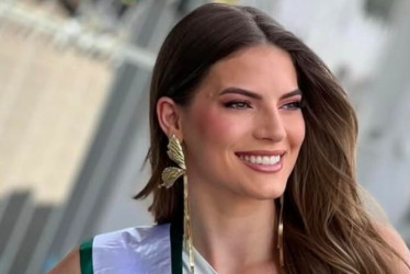 Cristiane Stipp, reina Internacional del Café 2025, a su llegada a Colombia. 