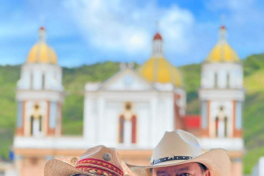 Foto | Lector | LA PATRIA Jhon Gallego y Mona Sierra en estuvieron en Manzanares el puente festivoen la Exposición Equina Grado B.