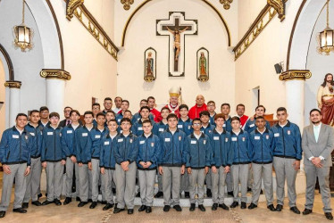 Foto | Lector | LA PATRIA En la Parroquia San Antonio de Manizales, la efusión del Espíritu Santo se hizo presente en los estudiantes de grado décimo del Colegio Mayor de Nuestra Señora al recibir el Sacramento de la Confirmación. La ceremonia presidida por el monseñor José Miguel Gómez Rodríguez, arzobispo de Manizales.