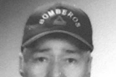 Javier Cardona, bombero retirado del Cuerpo Oficial de Bomberos de Anserma, falleció en Manizales. Estuvo vinculado en este organismo de socorro por 15 años y actualmente disfrutaba de su pensión. El comandante del Cuerpo de Bomberos Carlos Alberto Castrillón lamentó su deceso y envió su voz de condolencia a su familia. Con 14 toques de la sirena, esta institución dio a conocer su muerte como lo dicta el protocolo.