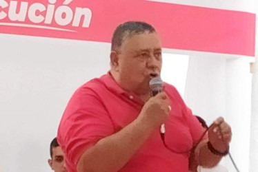 Eliud desde temprana edad encaminó su vida al liderazgo desde los ámbitos políticos y sociales pensando siempre en el bienestar de sus paisanos y coterráneos. Militó desde joven en el Partido Liberal y a pesar de las circunstancias adversas, nunca renegó de su partido. Fue fiel a sus ideales políticos hasta la muerte. Siempre buscó el bienestar de su comunidad desde los cargos públicos, de ahí que a través de su perseverancia y trabajo fue concejal de Victoria, personero de Victoria, diputado, auditor en la