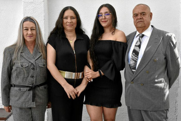 Fotos |Luis Fernando Rodríguez García | LA PATRIA En las instalaciones de Cultivarte en el municipio de Salamina, Caldas, el Servicio Nacional de Aprendizaje – SENA, graduó como Tecnólogos en Guianza Turística a Gloria Delfina Ríos, Diana Milena Ruiz, Valentina Ramírez y Jorge Hernán Orozco.