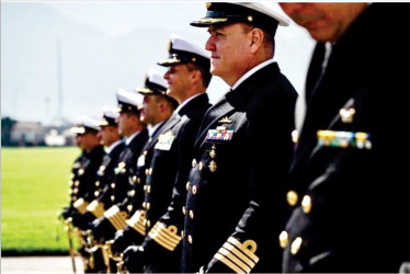 El marino Caldense oriundo de Anserma y ex alumno del Colegio San Carlos, JORGE MARIO SÁNCHEZ GARCÍA, ha sido ascendido al grado de Capitán de Navío de la Marina de Guerra de Colombia con el decreto número 2352 de fecha 29 de Noviembre/2022 del Ministerio de Defensa Nacional; sus padres, hermanos, amigos y paisanos nos regocijamos con esta distinción y le auguramos futuros éxitos en su carrera naval