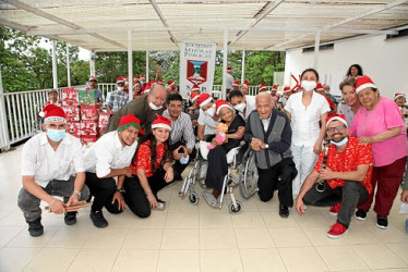 Foto | Argemiro Idárraga | LA PATRIA La Sociedad de Mejoras Públicas de Manizales obsequió regalos a los ancianos del Hospital San Isidro, entre ellos estaba la señora Isaura Chávez quien tiene 107 años de edad.